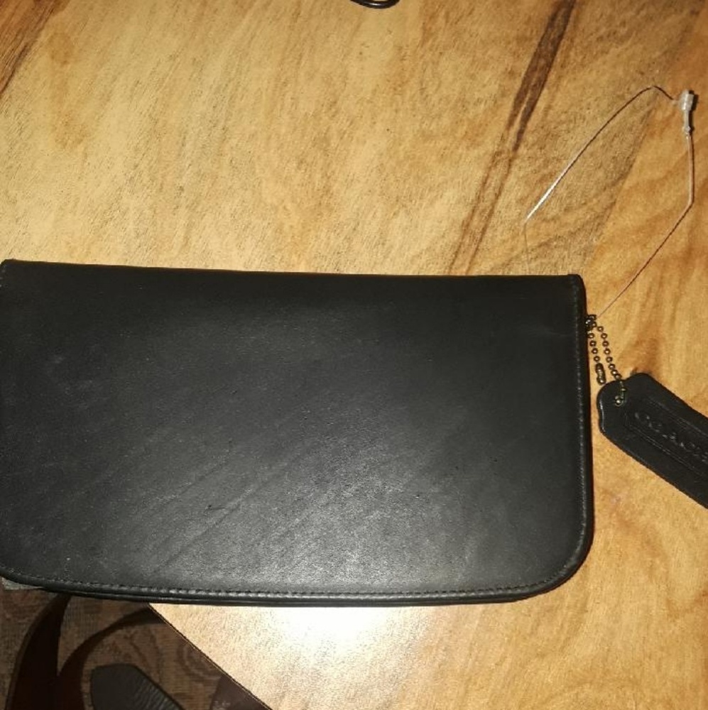 Ladies 👛zip around leather wallet